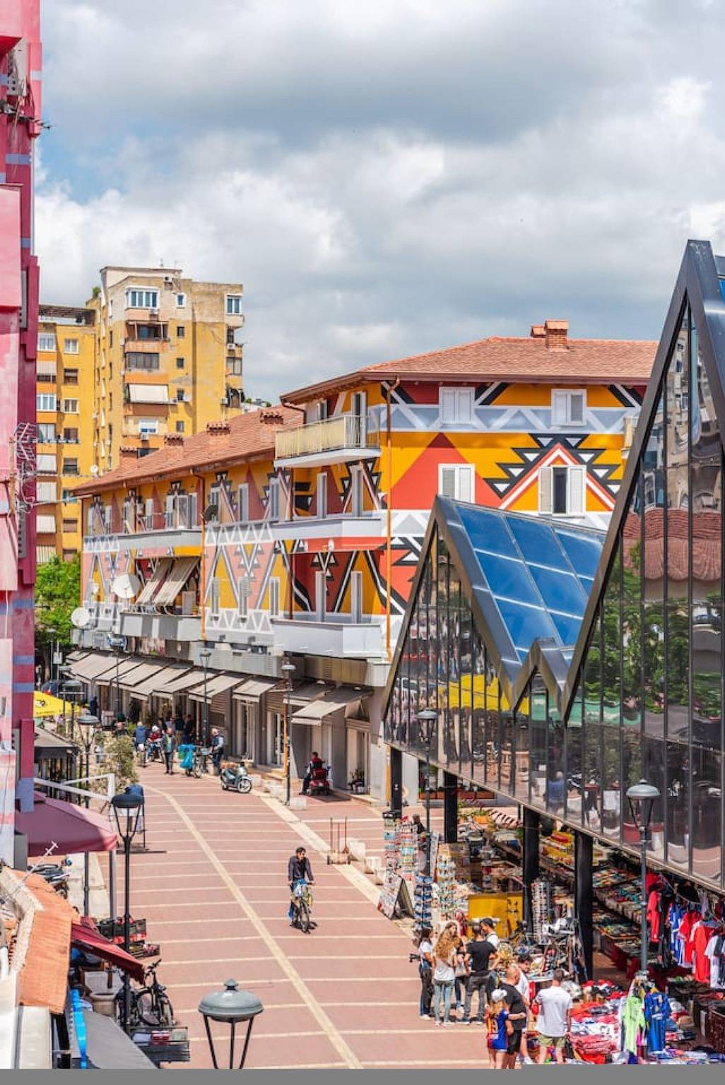 Ganze Wohnung, Ferienwohnung für 6 Personen mit Balkon in Tiranë, Albanien