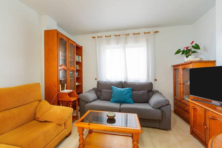 Apartamento entero, Apartamento 'Al Lado De La Playa' con vistas al mar, piscina compartida y Wi-Fi in Urbanización Las Gaviotas, Pulpí