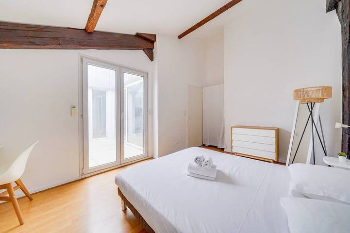Appartement entier, Bel apt climatisé 2 chambres avec patio in Bègles, Région de Bordeaux