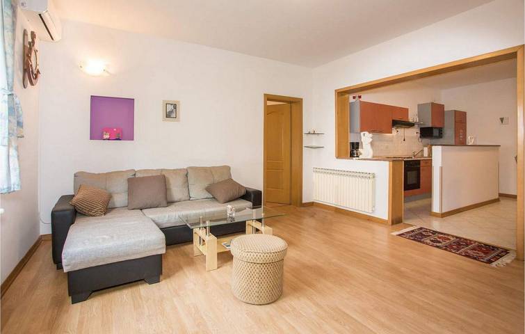 Ferienhaus für 6 Personen, mit Terrasse und Garten in Kukci