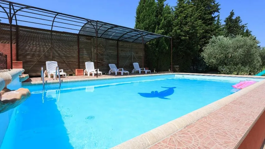 Casa de vacaciones para 4 personas, con vistas además de piscina y jardín - 1