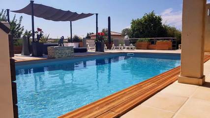 Gîte pour 5 personnes, avec jardin ainsi que piscine et vue, adapté aux familles à Lauret
