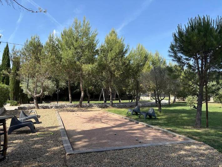 Location de vacances pour 10 personnes, avec piscine ainsi que jardin et jacuzzi dans Les Milles - 2