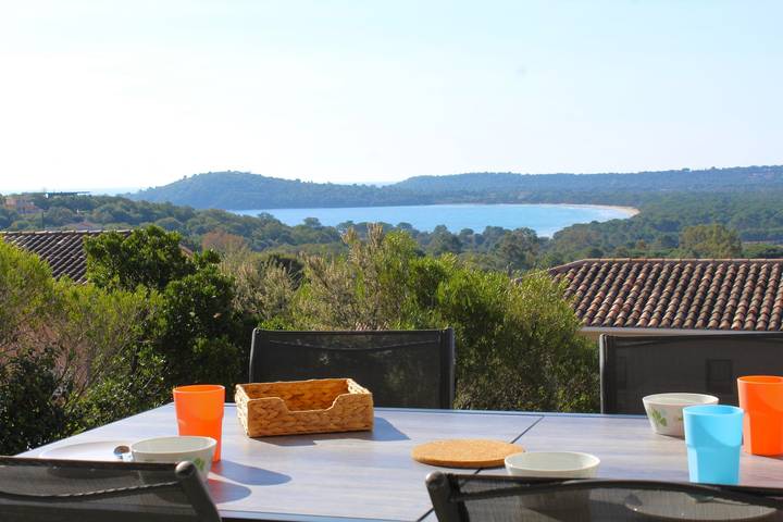 Villa pour 6 personnes, avec jardin ainsi que piscine et terrasse