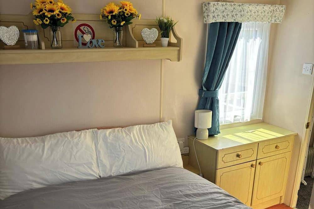Family Caravan-Pets-Golden Palm-Pool-Arcades in Chapel St. Leonards, Lincolnshire
