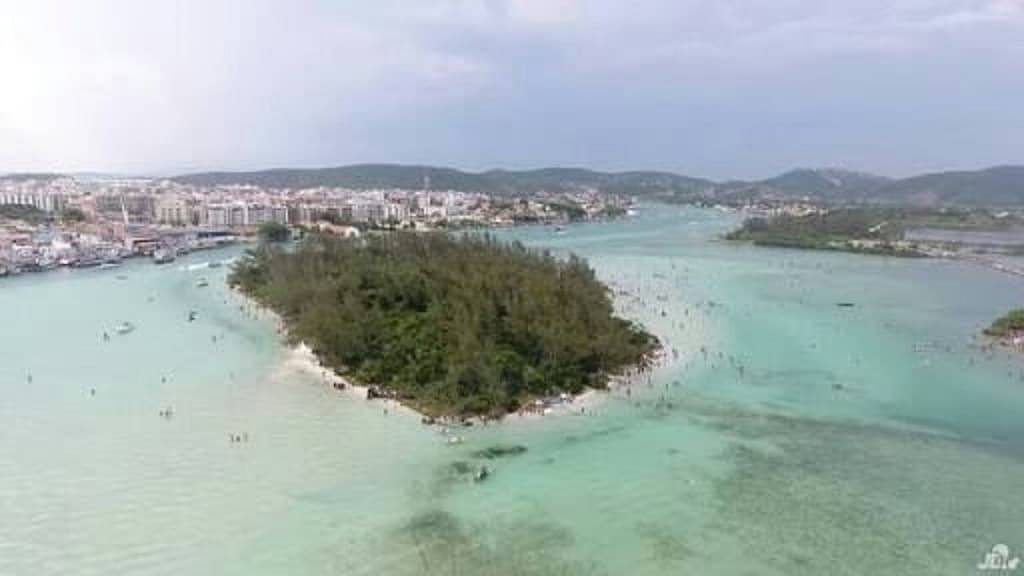 Ausgezeichnetes Haus Mit 03 Schlafzimmern, Zwei Leerständen, Geschlossenes Wohnzimmer, Nahe Am Strand in Cajueiro (Cabo Frio), Cabo Frio