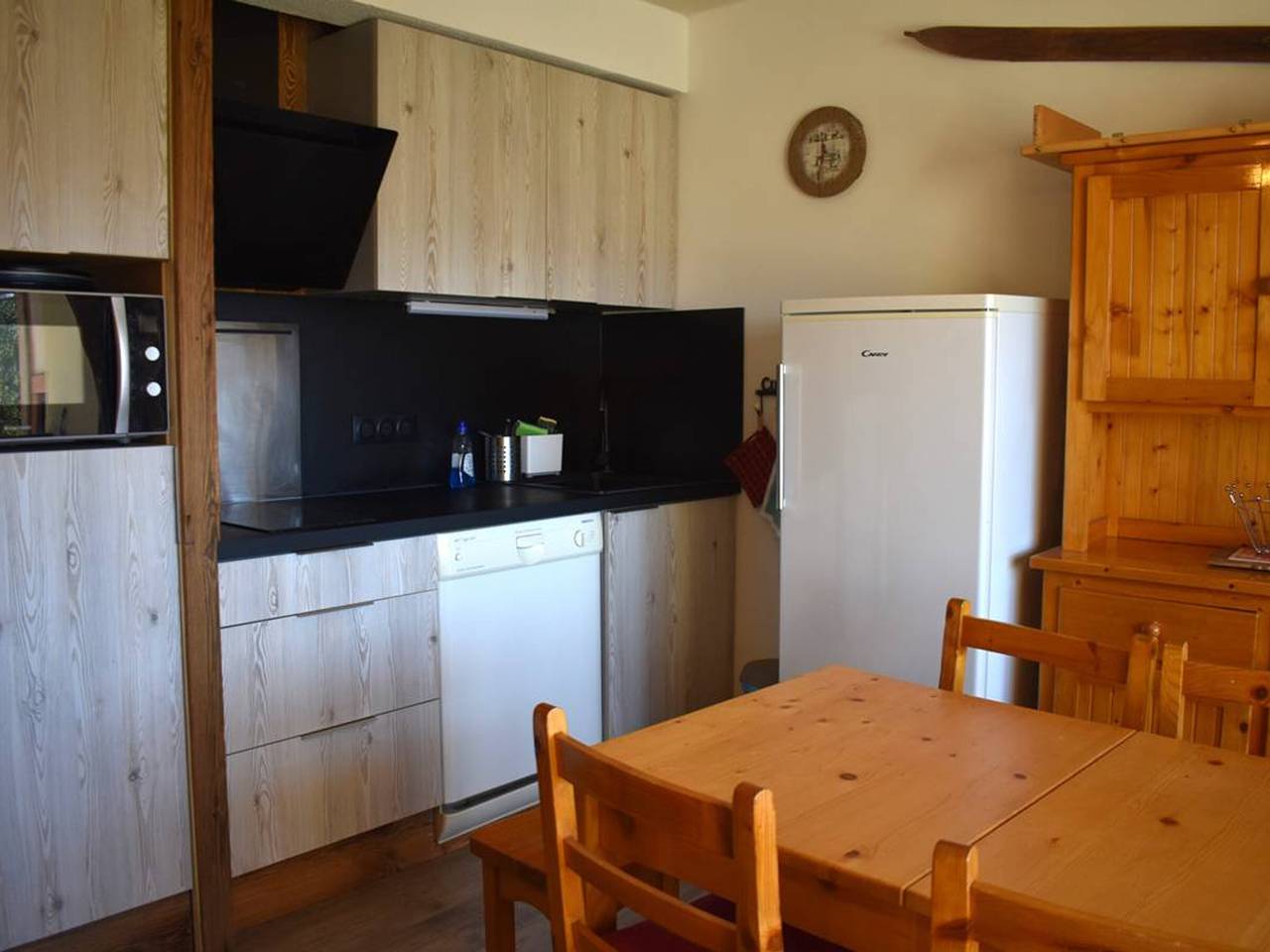 Appartement entier, Charmant T2 Cabine Style Chalet, exposé Sud, proche centre et télécabines in Font-Romeu-Odeillo-Via, Parc naturel régional des Pyrénées catalanes
