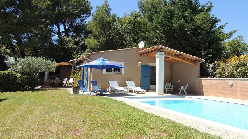 Location de vacances pour 5 personnes, avec piscine et jardin à Buisson