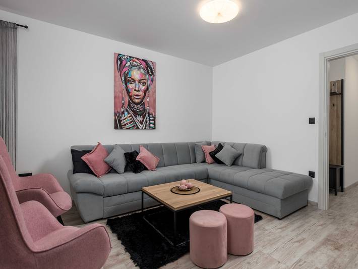 Villa for 10 personer, med pool og jacuzzi samt balkon, børnevenlig i Kroatien