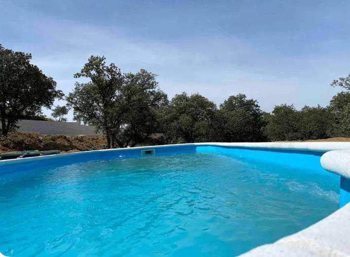 Casa rural para 20 personas, con Balcón y Terraza además de Jardín y Piscina en Alcabón