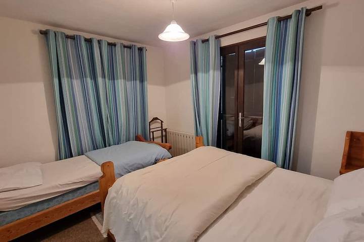 Gîte pour 19 personnes, avec terrasse et jardin à Molines-en-Queyras - 2