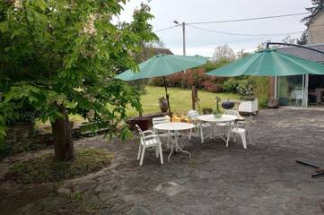 Gîte pour 10 personnes, avec jardin dans Baraize