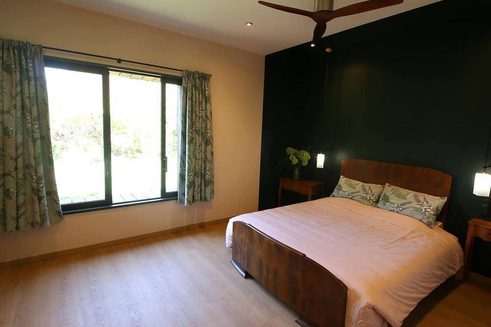 Chambre d'hôtes style 30s avec petit déj inclus, lit 180 cm, Wifi in La Ferté-Saint-Aubin, Sologne