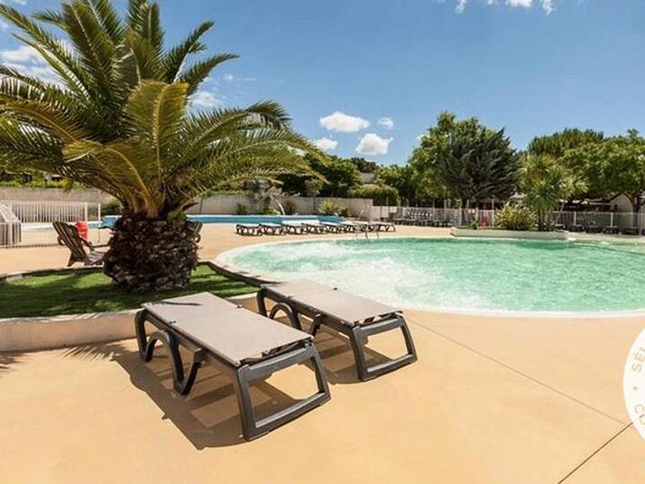 Location de vacances pour 6 personnes, avec jacuzzi ainsi que bassin pour enfant et sauna à Gallargues-le-Montueux