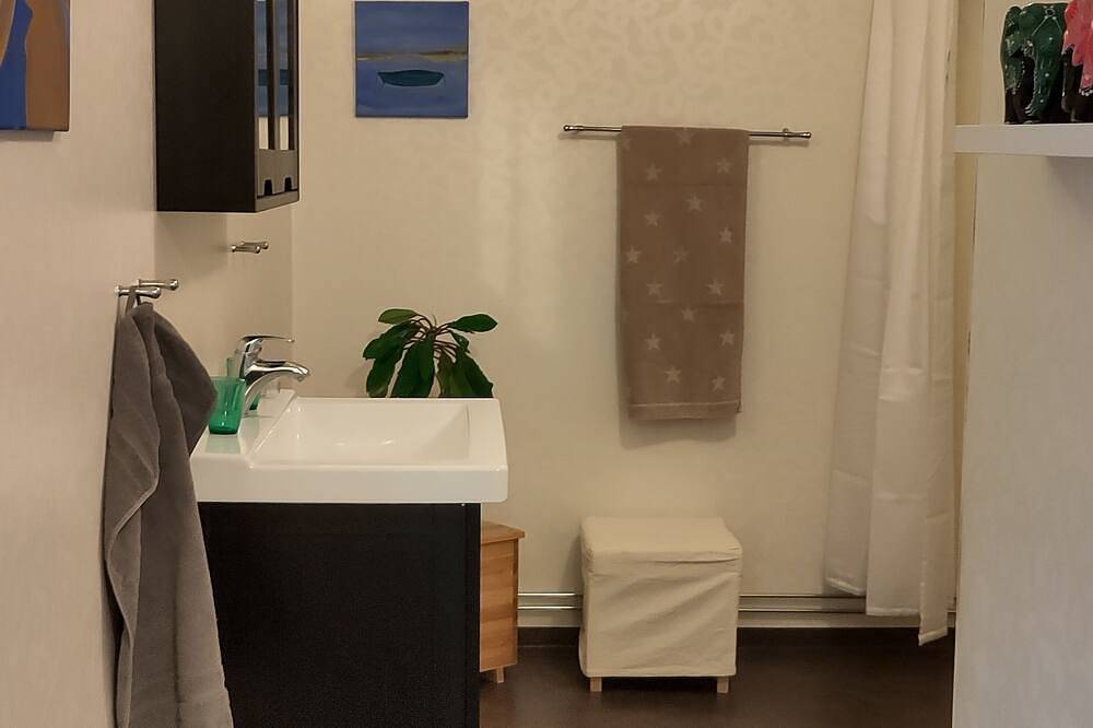 Ganze Wohnung, Wunderschöne Ferienwohnung am See mit Sauna und Motorboot! Haustiere willkommen! in Hudiksvall, Hälsingland