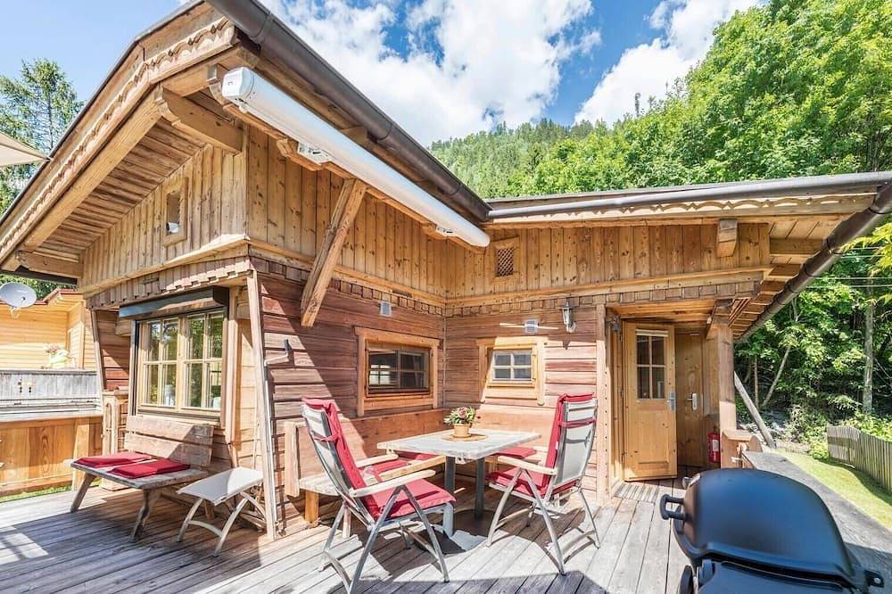Chalet direkt am 5 * Campingplatz Aufenfeld mit Hallenbad und Sauna in Aschau im Zillertal, Bezirk Schwaz