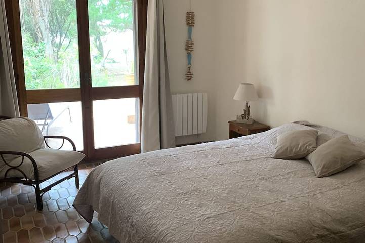 Location de vacances pour 12 personnes, avec balcon et jardin dans Plage du Péro - 3