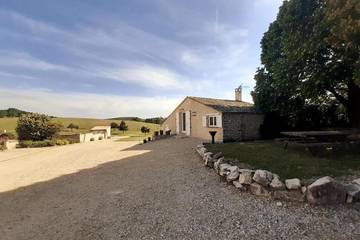 Gîte pour 8 personnes, avec piscine ainsi que vue et jardin, animaux acceptés à Redortiers
