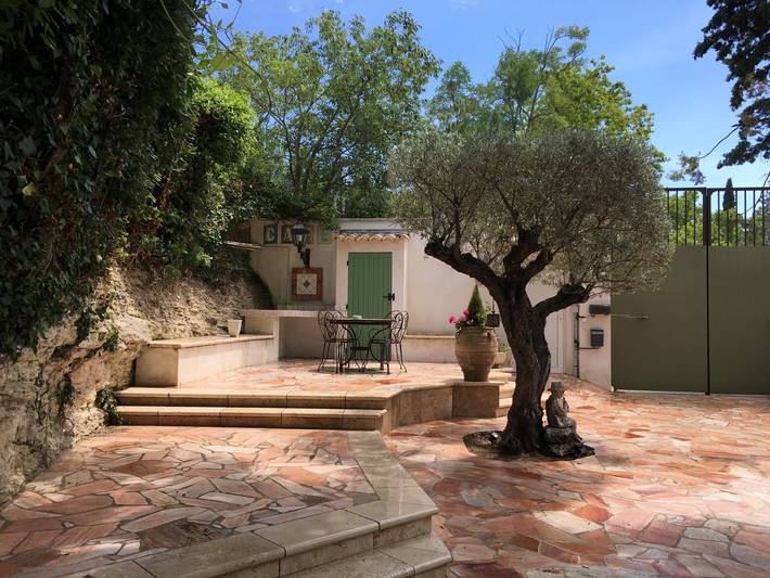 Location de vacances pour 8 personnes, avec jardin ainsi que terrasse et piscine à Uzès - 4