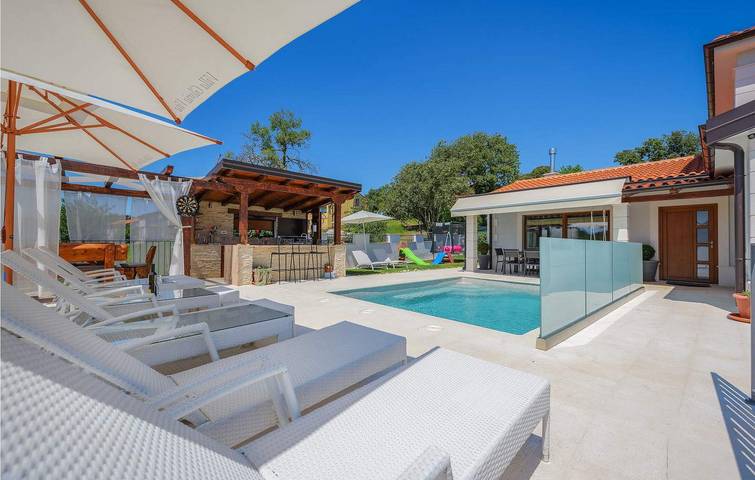 Ferienhaus für 10 Personen, mit Terrasse und Garten sowie Whirlpool, kinderfreundlich in Umag und Umgebung - 4