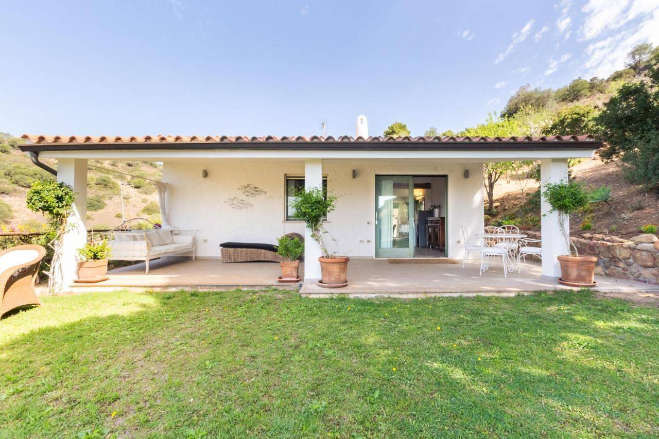 Villa Maffi - spaziosa, vista mare e parcheggio in Villasimius, Cagliari Provinz