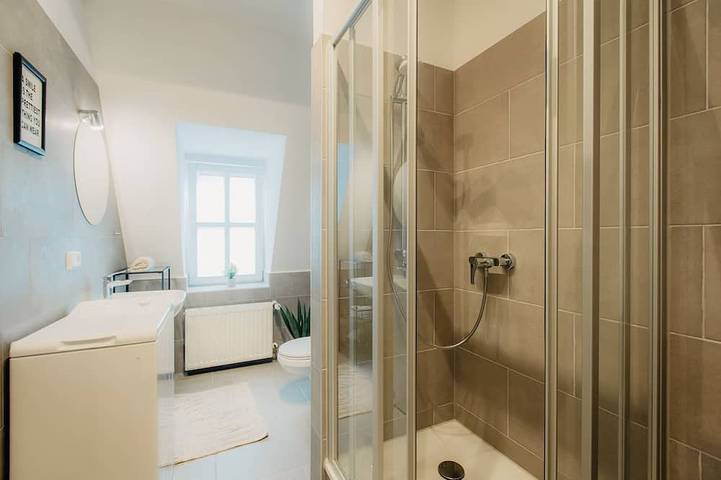 Apartamento entero, Big City 2-zimmer-appartement mit Wohnküche - Luga Homes - Chausseehaus in Leipzig Mitte, Leipzig