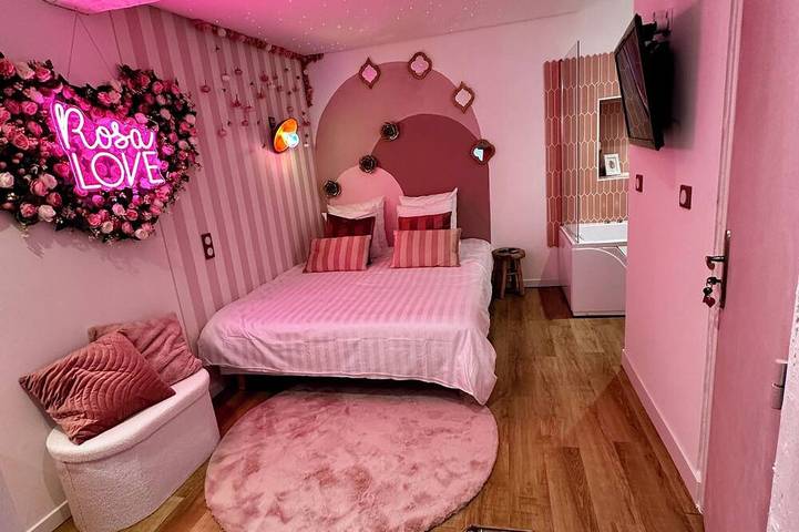 Ganze Wohnung, Love Room with spa & starry sky in Pézenas, Mittelmeerküste (Frankreich)