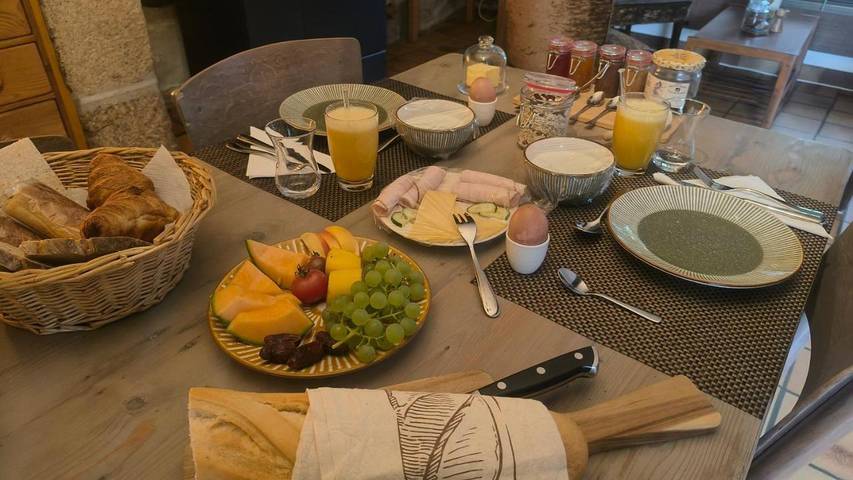 Chambre d’hôte pour 4 personnes, avec vue et jardin ainsi que piscine et sauna dans la Creuse - 2