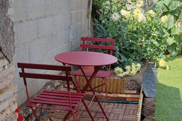 Location de vacances pour 2 personnes, avec terrasse et jardin à Château-Renault