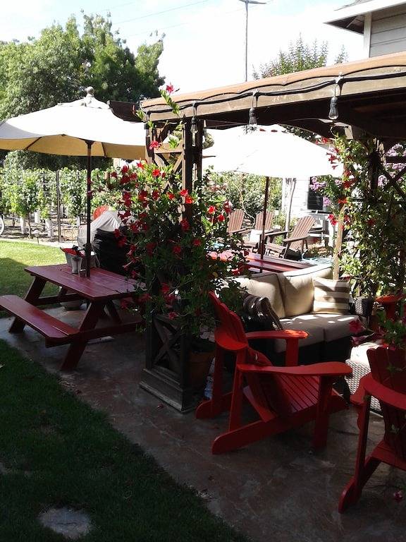 The Corner Cottage ~ Downtown aus Ihrer Tür mit Private Vineyard in Napa, Napa Valley