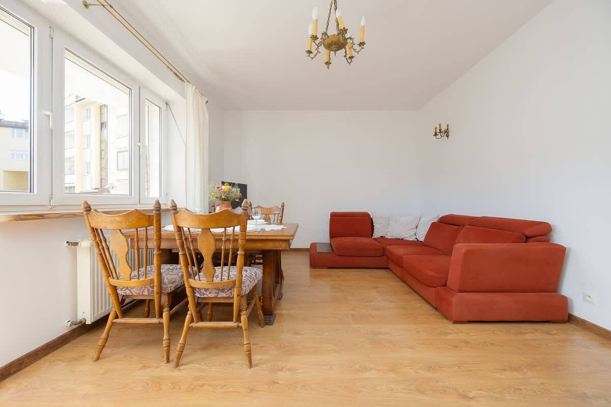 Ganze Wohnung, Spacious Apartment for 6 Persons | Balcony and Parking in Bielany, Warschau