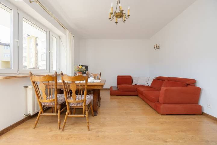 Ganze Wohnung, Spacious Apartment for 6 Persons | Balcony and Parking in Bielany, Warschau