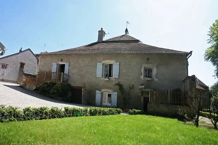 Location de vacances pour 7 personnes, avec Balcon et Jardin à Charcenne
