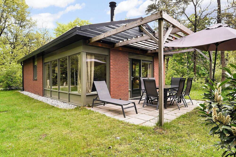 Comfortable 6-person bungalow in Putten, Veluwe