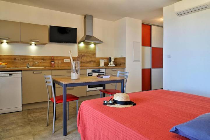 Location de vacances pour 2 personnes, avec Terrasse et Piscine dans Plage de Tiuccia - 4
