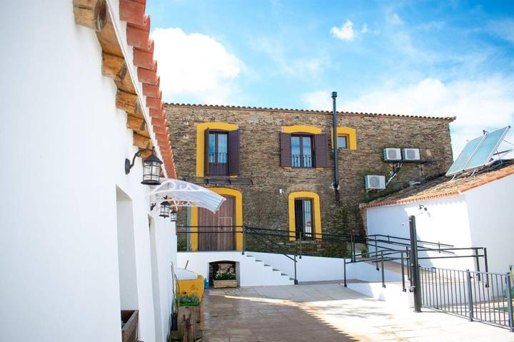 Casa rural para 14 personas, con piscina además de jardín y vistas en Tierra de Badajoz - 4