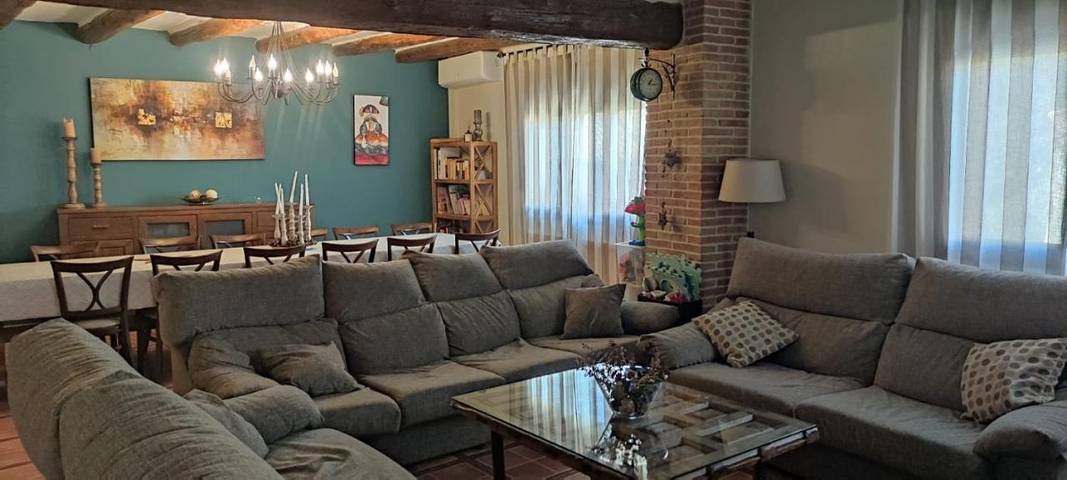 Casa rural para 12 personas, con Balcón y Terraza además de Jardín y Vistas en Campo de Belchite
