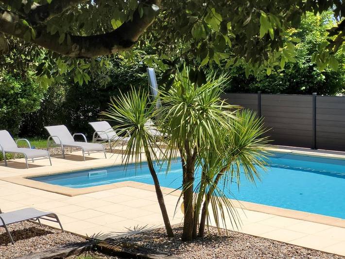 Gîte pour 6 personnes, avec jardin ainsi que piscine et terrasse à Sérignac-Péboudou