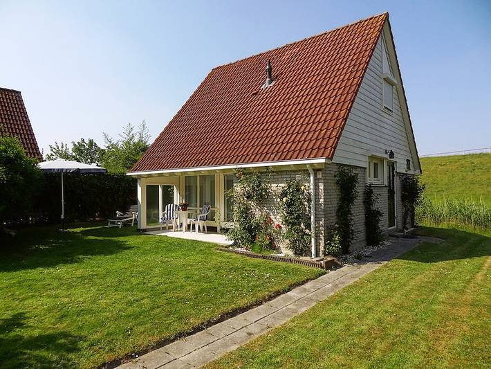 Ferienhaus für 6 Personen, mit Balkon/Terrasse und Terrasse sowie Garten in Anjum