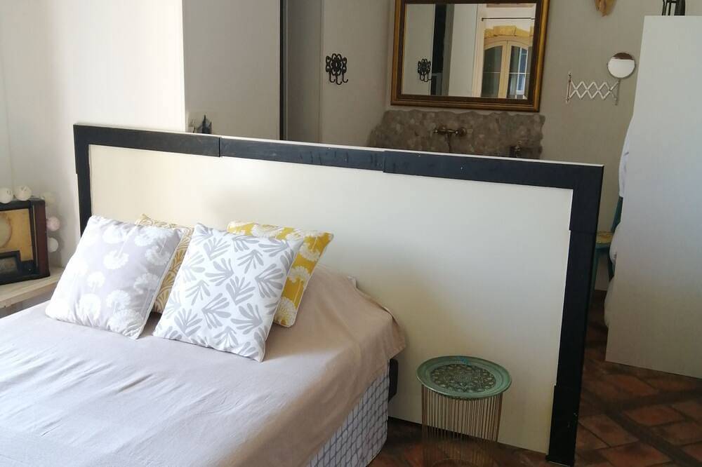 Charming 140 m2 village house in the heart of the Alpilles provençales in Aureille, Arles und Umgebung