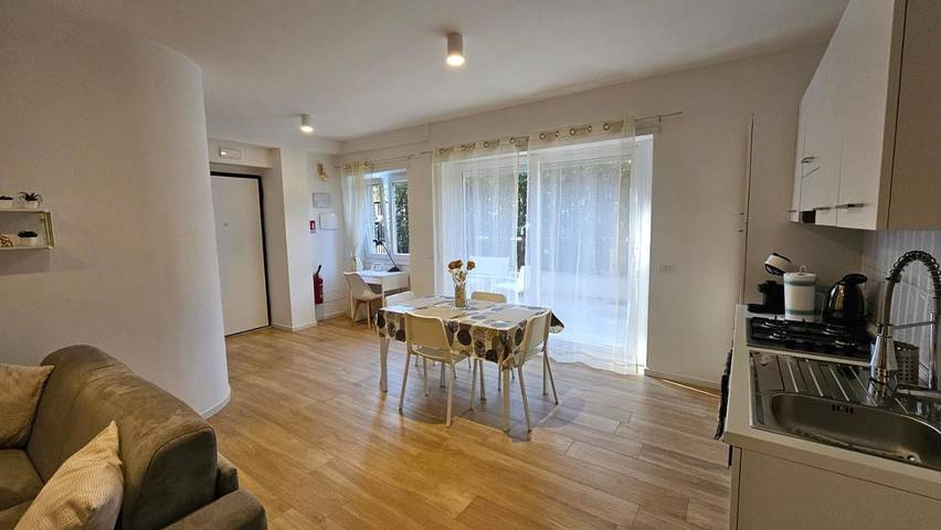 Appartamento per 4 persone, con giardino e idromassaggio a Ostia