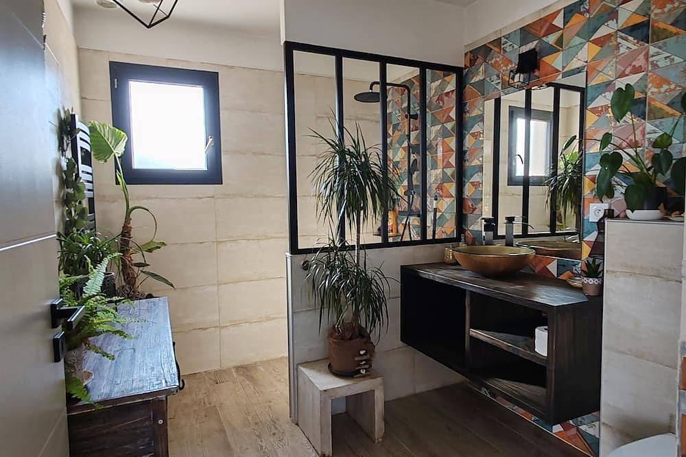 Private house with jacuzzi  in Lagorce, Ardèche