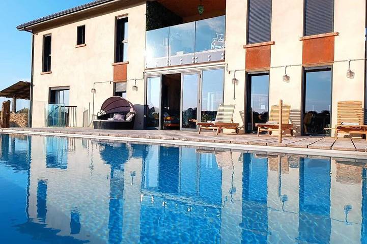 Location de vacances pour 11 personnes, avec jacuzzi et jardin, animaux acceptés à Aragon