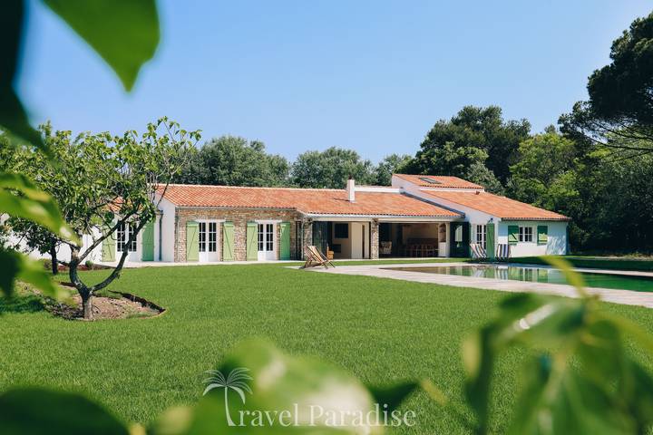 Location de vacances pour 14 personnes, avec terrasse ainsi que jardin et sauna à Les Portes-en-Ré - 2