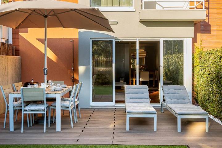Location de vacances pour 6 personnes, avec vue et jardin, adapté aux familles dans Darque