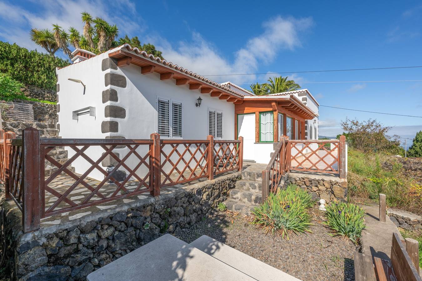 Holiday Home 'Los Duraznos' with Private Terrace, Private Garden and Wi-Fi in Callejones, Villa de Mazo