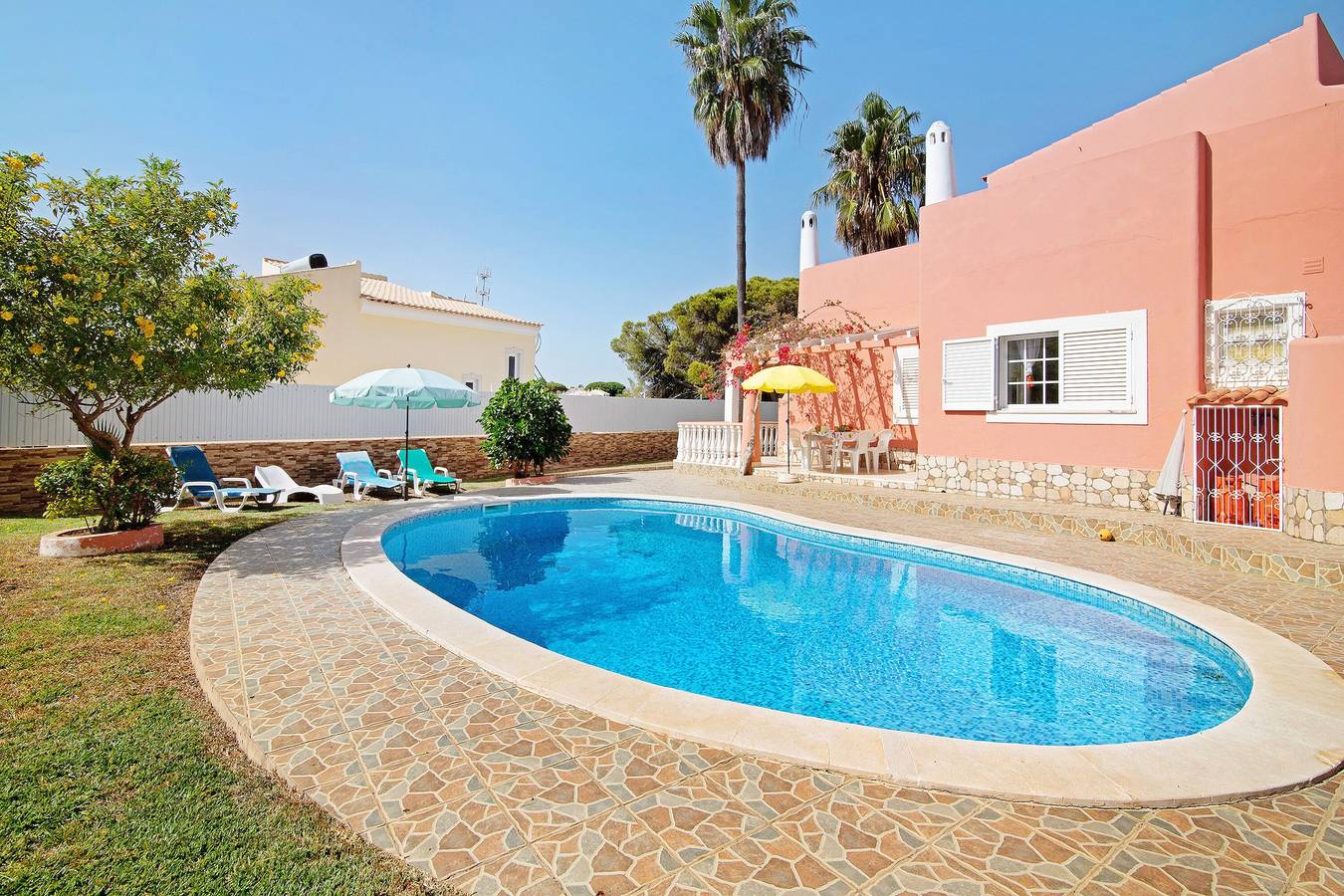 Villa 'Paraíso' with Private Pool, Wi-Fi, and Air Conditioning in Albufeira, Faro District
