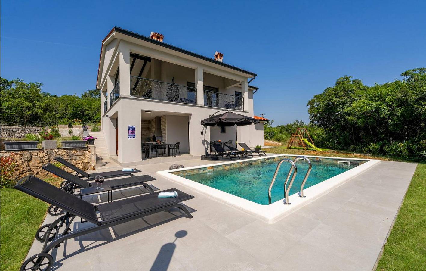 Gemütliche 150 m² große Ferienwohnung mit Pool, WLAN und Parkplatz in der Nähe von Kršan in Kršan, Ostküste Istrien