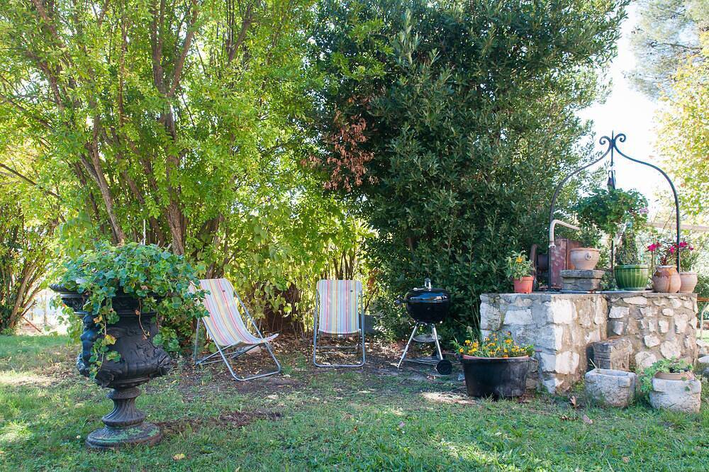 Appartement entier, Gîte à Aix en Provence avec terrasse dans bastide restaurée in Aix-en-Provence, Région d'Aix-en-Provence