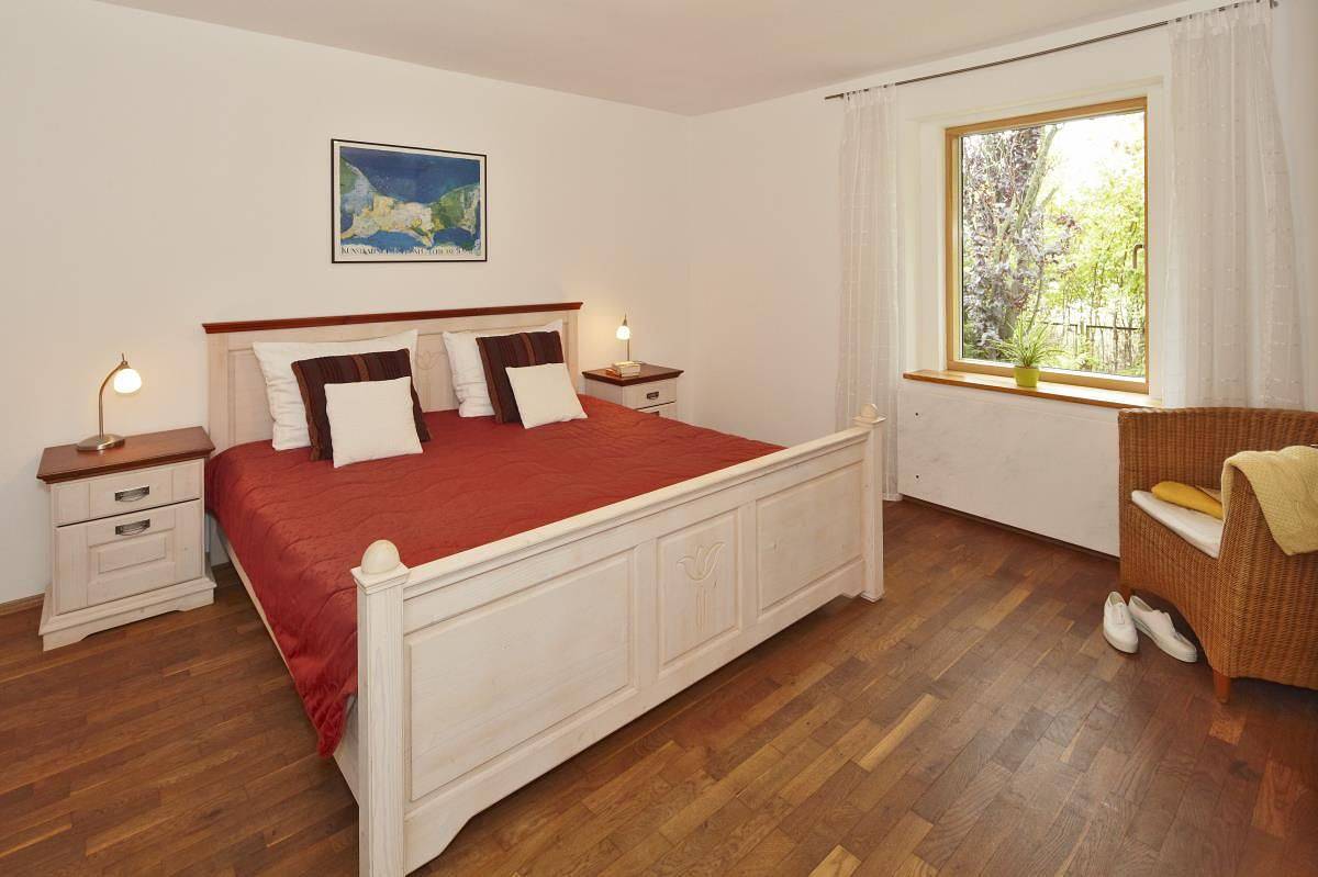 Gepflegtes Reetdachhaus auf großem Grundstück mit Badewanne und Terrasse in Heringsdorf, Usedom